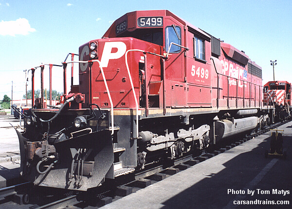 SD40M-2 no. 5499 at Alyth, Alberta