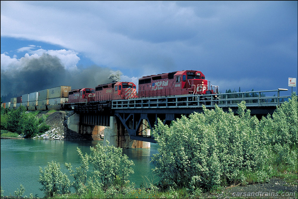EMD SD40-2 5646 5605 and 5595