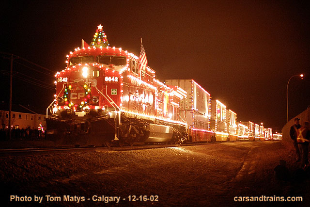 CP GE AC4400 8642 is leading the 2002 Christmas train